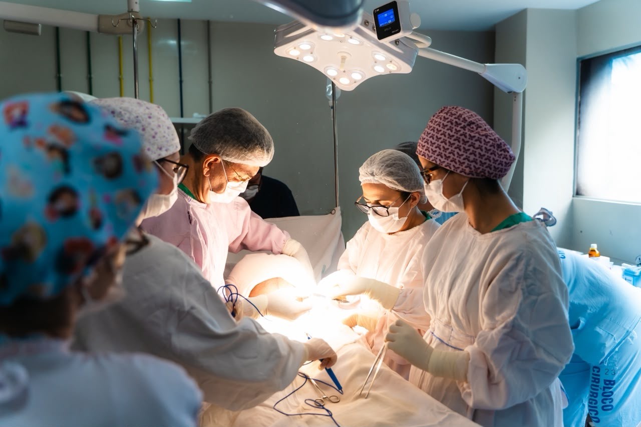 1 de 2 Hospital de João Pessoa realiza primeiro parto de quadrigêmeos; mãe é africana e fala francês