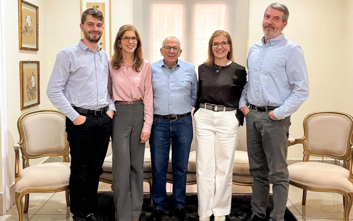 1 de 4 O Grupo Marbor foi fundado em 17 de outubro de 1988 por Marcos Borenstein e hoje é conduzido pelos filhos Tatiana, Larissa e Helio, e com o neto Danilo sendo preparado.