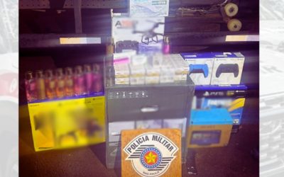 1 de 1 Polícia apreende produtos sem nota fiscal após motorista solicitar apoio a acidente de trânsito em Mirante do Paranapanema (SP)