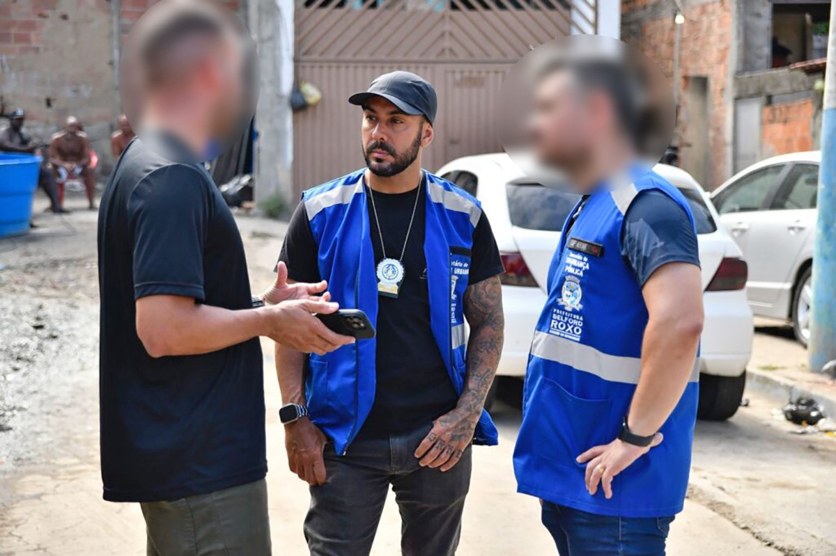 1 de 1 Christiano Gaspar Fernandes, ao centro