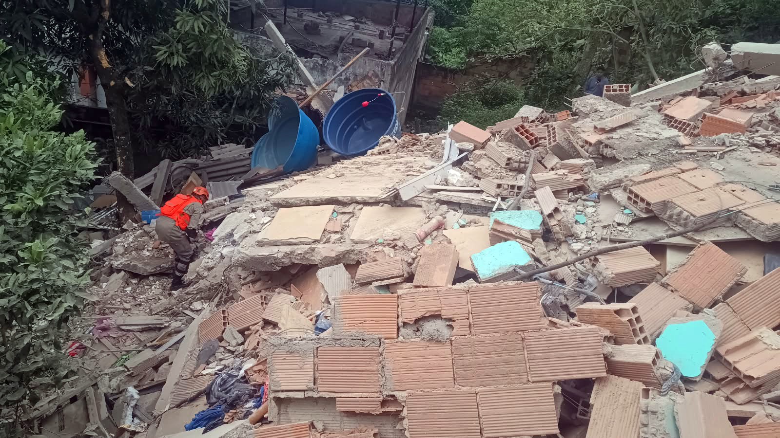1 de 1 Imóvel desaba em Niterói