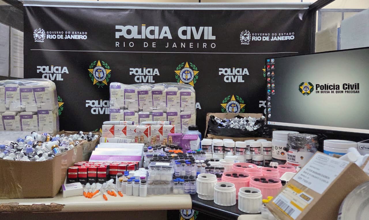 1 de 2 Polícia apreendeu canetas emagrecedoras em sala no Recreio