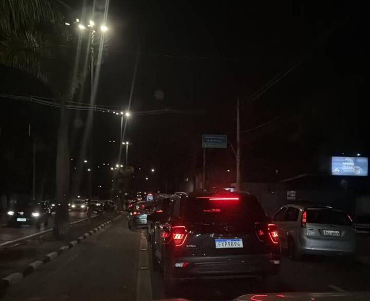 1 de 1 Pista da avenida João XXIII sentido César de Sousa ficou congestionada por causa de acidente