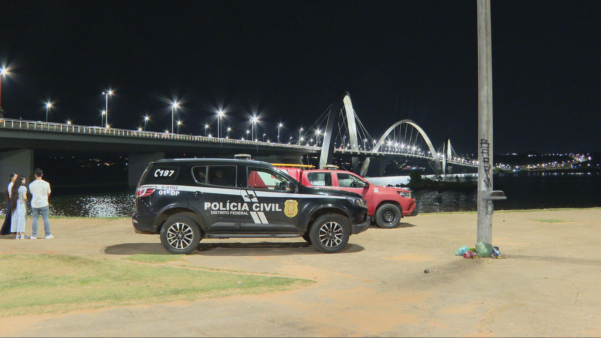 1 de 1 Polícia Civil e CBMDF atendem ocorrência de afogamento no Lago Paranoá, em Brasília