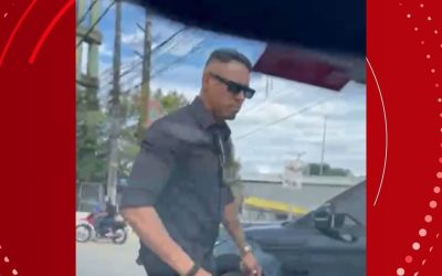 1 de 2 Justiça acolhe denúncia do MP-BA e policial militar que baleou entregador durante discussão de trânsito em Salvador vira réu