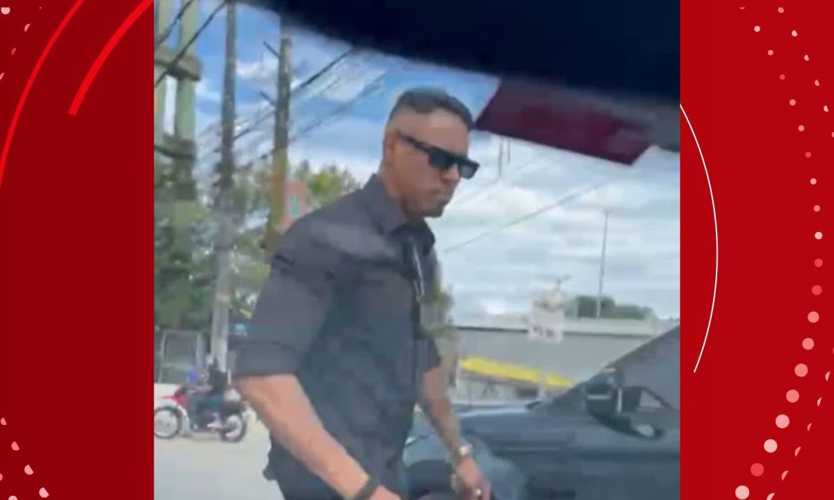 1 de 2 Justiça acolhe denúncia do MP-BA e policial militar que baleou entregador durante discussão de trânsito em Salvador vira réu