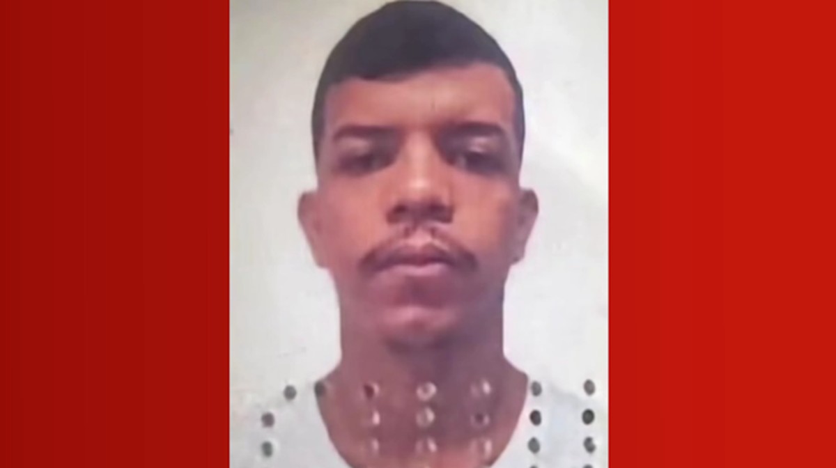1 de 1 Jovem é morto a tiros dentro de bar em Belém
