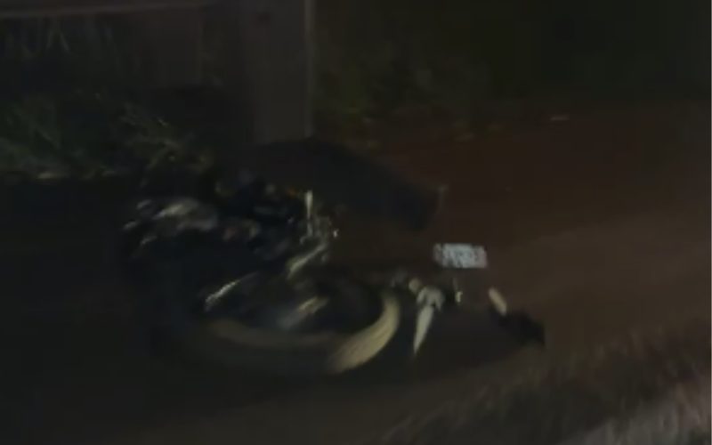 1 de 1 Motociclista morre após colisão com carreta e caminhonete na BR-060