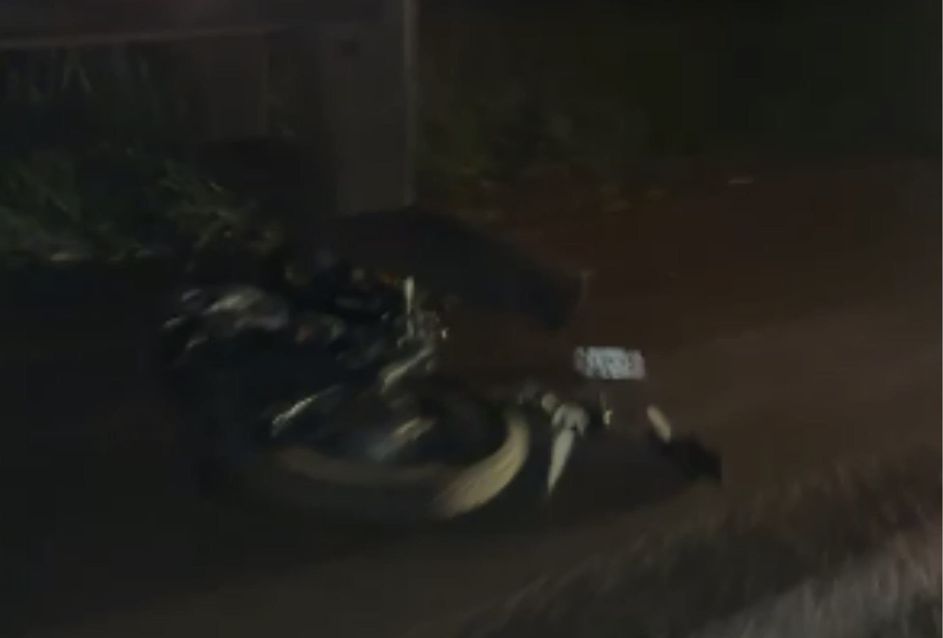 1 de 1 Motociclista morre após colisão com carreta e caminhonete na BR-060