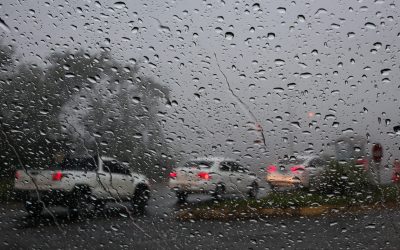 1 de 2 Fila de carros em meio a chuva em Santa Catarina