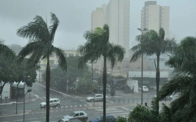 1 de 1 Corredor de umidade traz chuvas fortes, rajadas de vento e raios para Goiás