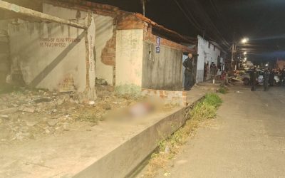 1 de 1 Homem de 54 anos é morto a tiros em calçada de rua na Zona Norte de Teresina
