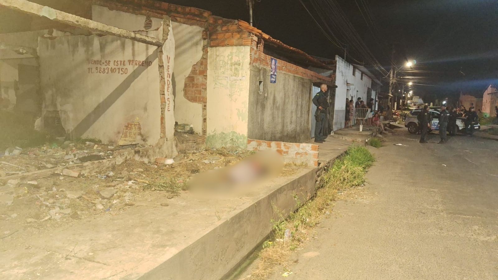 1 de 1 Homem de 54 anos é morto a tiros em calçada de rua na Zona Norte de Teresina