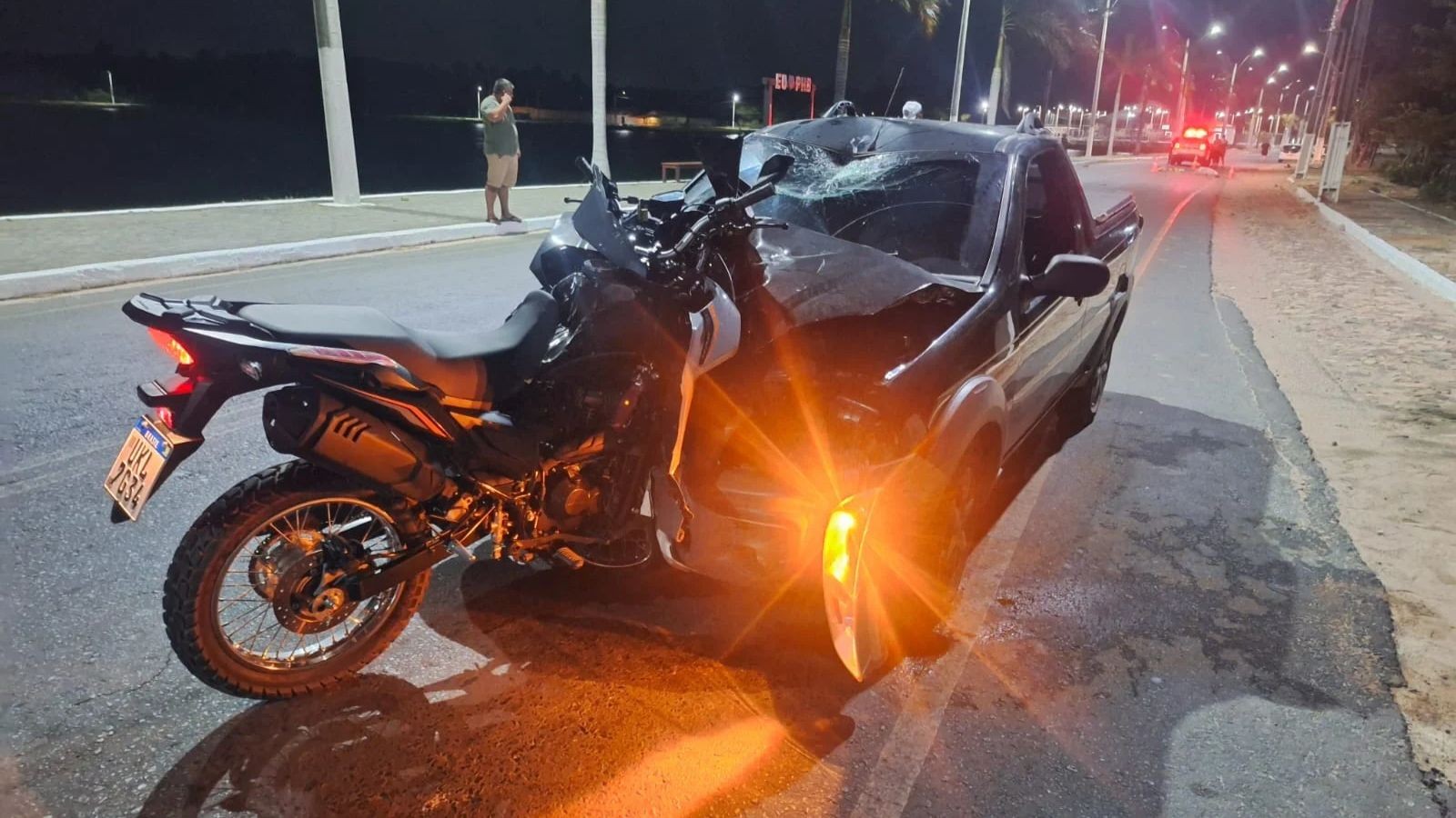 1 de 1 Motociclista morre após caminhonete invadir contramão e bater de frente com moto no PI