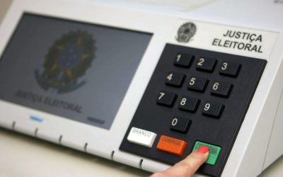 1 de 2 Urna eletrônica
