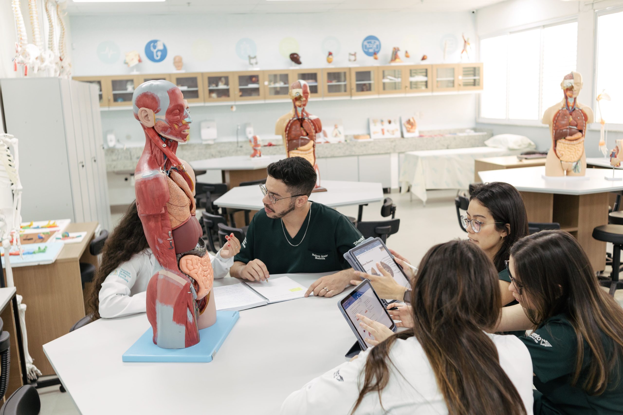 1 de 2 Faculdade Serra Dourada