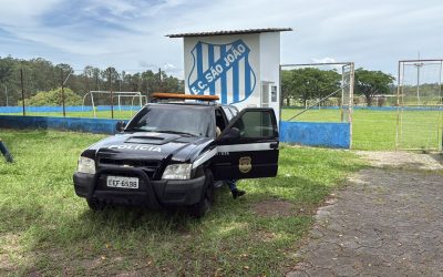 1 de 2 O corpo foi encontrado em um terreno baldio