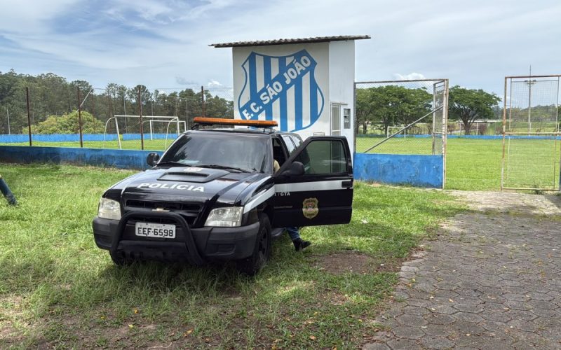 1 de 2 O corpo foi encontrado em um terreno baldio