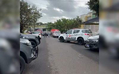 1 de 1 Homem armado faz ex-namorada e bebê reféns após invadir a casa dela em Votuporanga (SP)