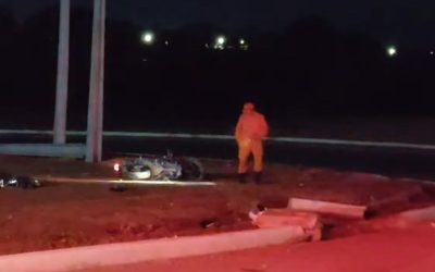 1 de 1 Moto caída na rotatória da MT-208, nas proximidades do bairro Jardim Renascer, em Alta Floresta (MT)
