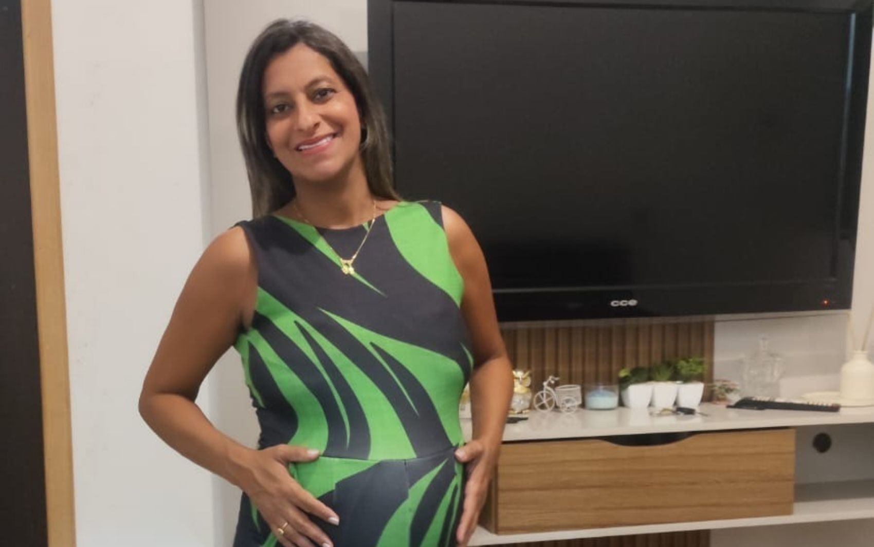 1 de 2 Empresária que sofreu com síndrome rara durante gravidez morre após parto de gêmeos, diz família