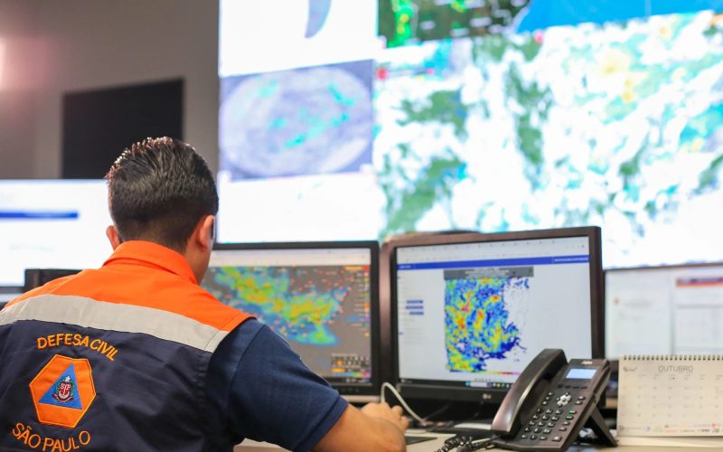 1 de 1 Equipe técnica de monitoramento climático da Defesa Civil do Estado de São Paulo.