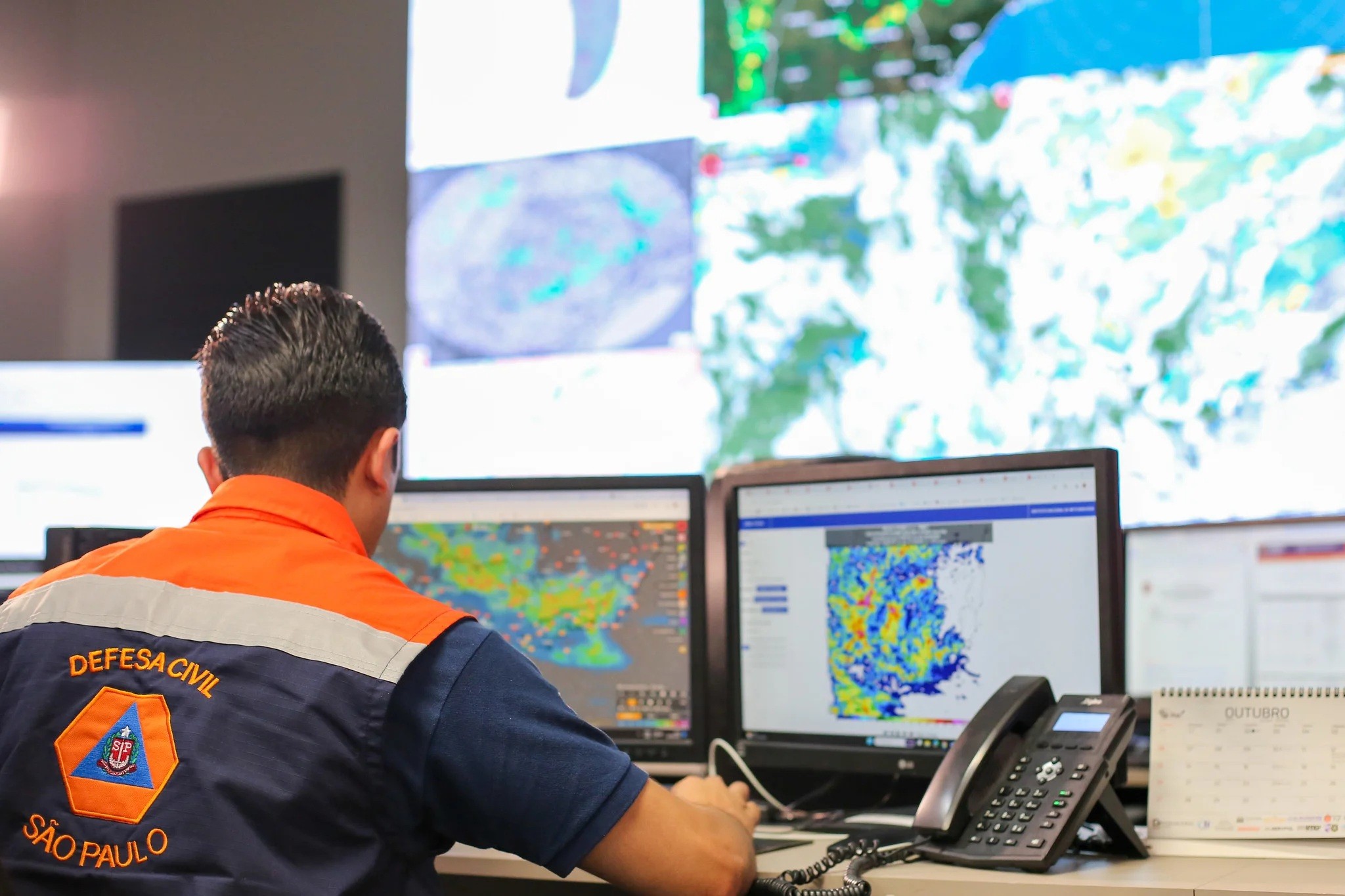 1 de 1 Equipe técnica de monitoramento climático da Defesa Civil do Estado de São Paulo.