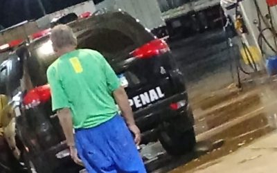 1 de 1 Homem foi preso dirigindo viatura