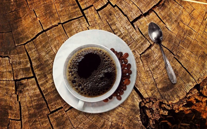 1 de 1 Produtor Luiz Paulo ao lado de Nara Byun, representante da empresa compradora Snow Beans Coffe