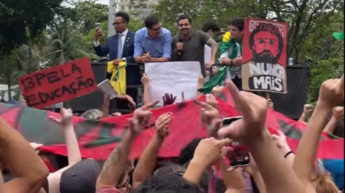 1 de 4 O influenciador Breno Café com Teu Pai fez provocações sobre a morte da vereadora Marielle Franco, assassinada em 2018.