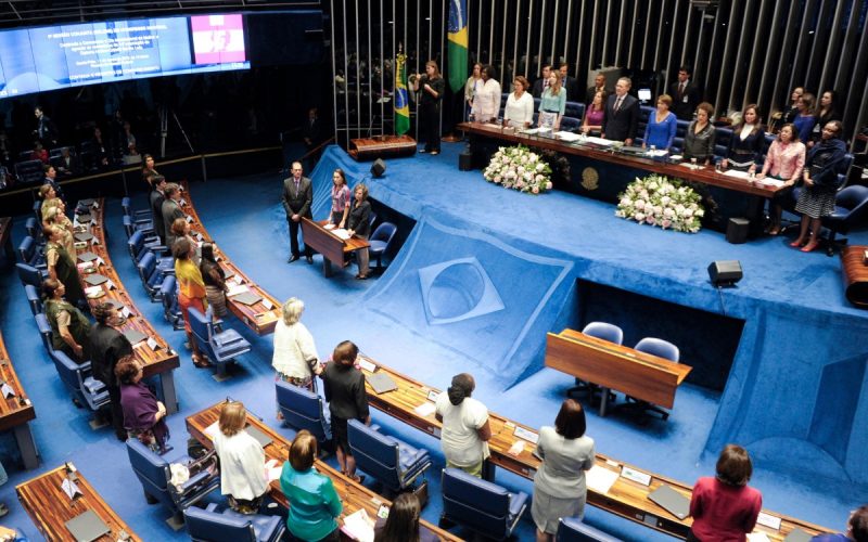 1 de 1 Na foto, parlamentares realizam sessão solene para comemorar o Dia Internacional da Mulher em 2015