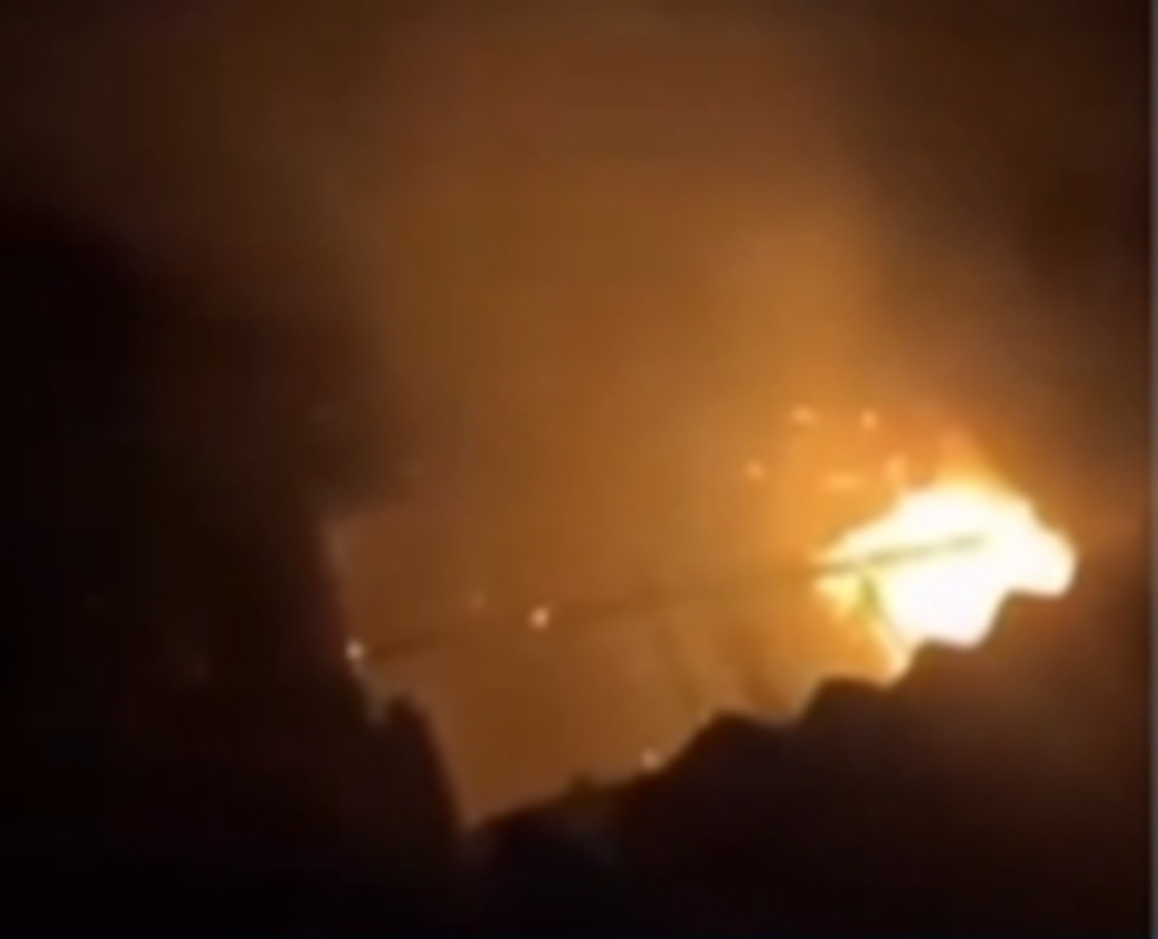 1 de 1 Incêndio destrói parte de telhado de residência em Joaquim Gomes, na Zona da Mata do estado