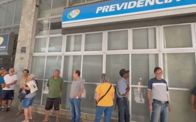1 de 1 Aposentados e pensionistas não podem receber menos do que um salário mínimo, pelas regras atuais