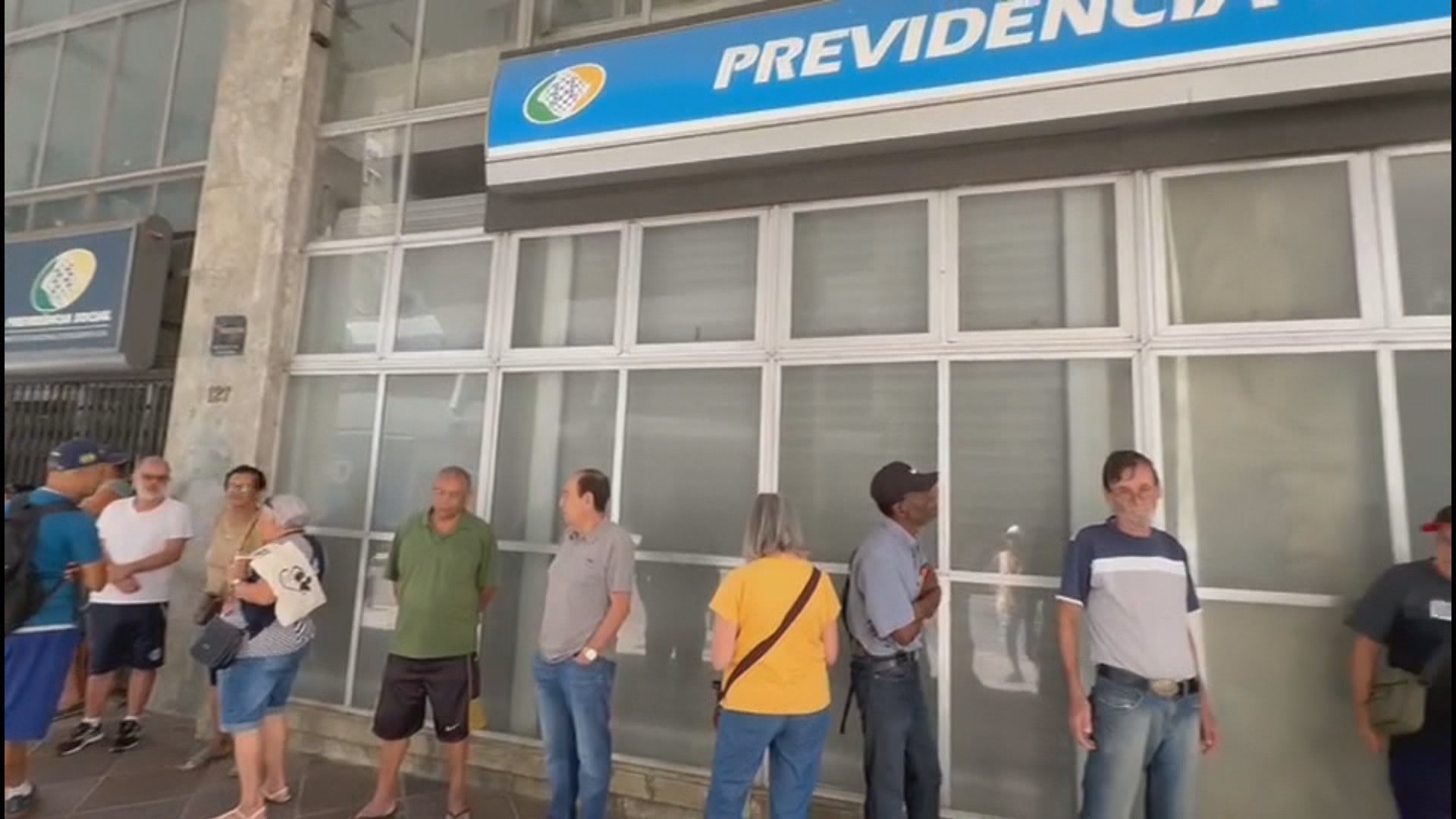 1 de 1 Aposentados e pensionistas não podem receber menos do que um salário mínimo, pelas regras atuais