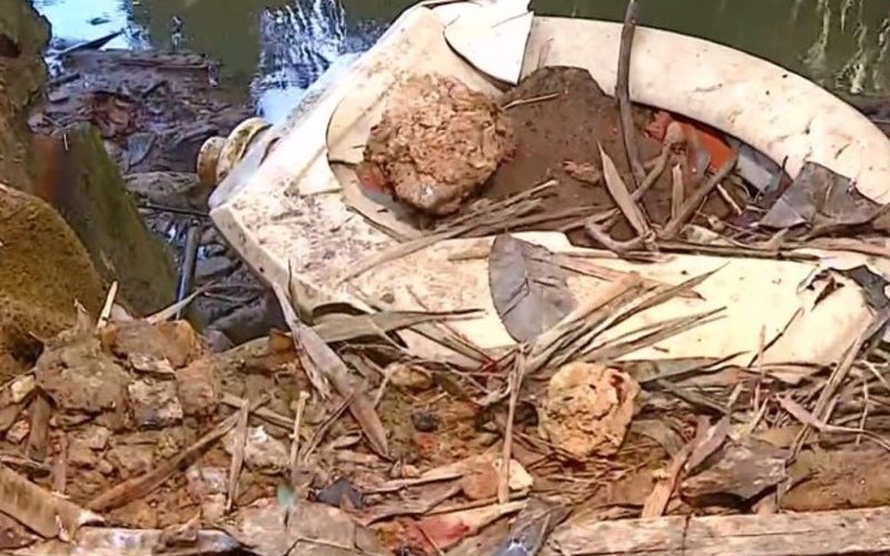 1 de 1 Bebê recém-nascido é encontrado em área de descarte irregular de lixo em Cosmópolis