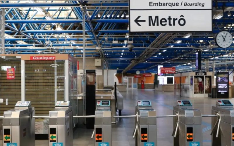 1 de 1 Metrô de SP passa a aceitar cartão de crédito e débito na catraca