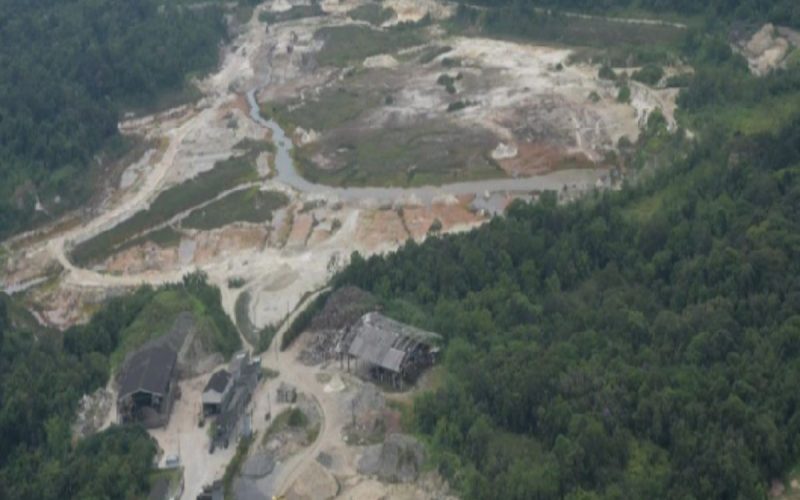 1 de 2 Justiça proibiu empresa de realizar intervenções em uma área de mineração em São Vicente, SP.