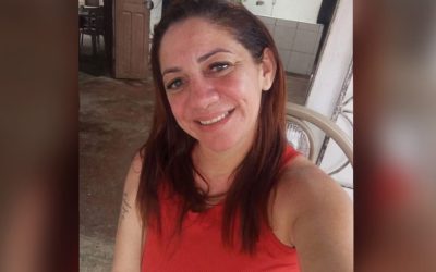 1 de 1 Carmem Simone de Albuquerque Barroso Sousa foi morta a tiros em Itapajé, na madrugada desta quarta-feira.