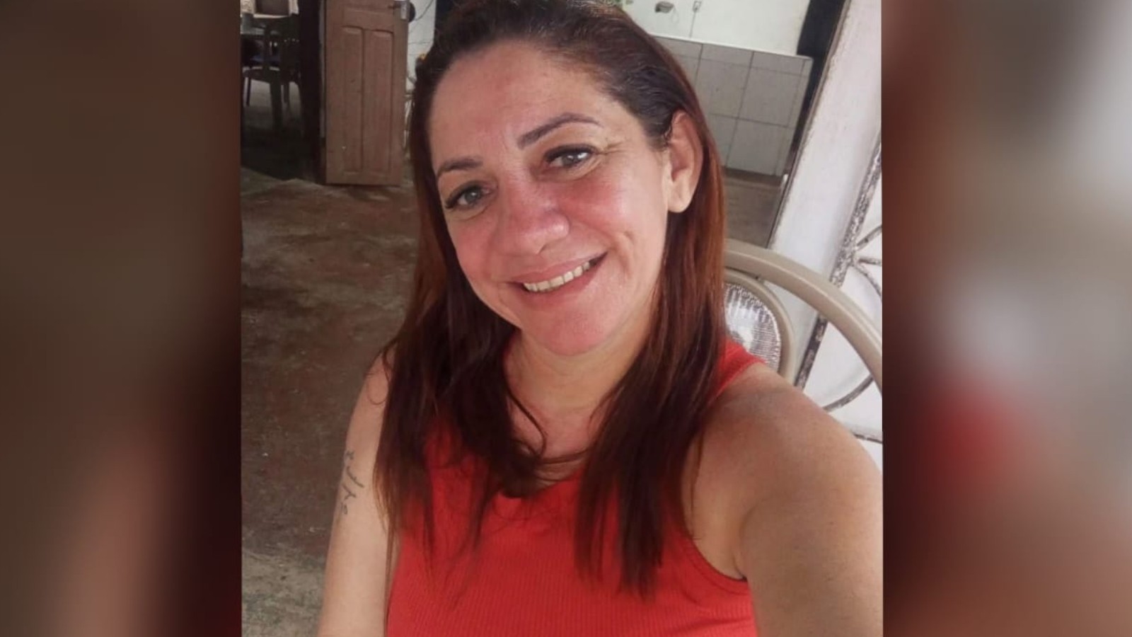 1 de 1 Carmem Simone de Albuquerque Barroso Sousa foi morta a tiros em Itapajé, na madrugada desta quarta-feira.
