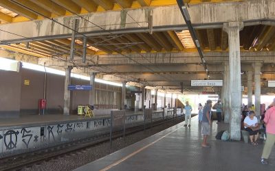1 de 2 Plataforma do Metrô do Recife