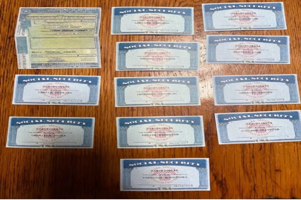 1 de 1 Procuradores federais em Boston acusaram Romulo Ferreira De Oliveira, de 39 anos, de falsificar cartões do Seguro Social e outros documentos de identificação para imigrantes ilegais