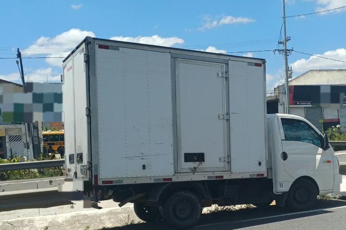 1 de 1 Idoso morre após ser atropelado por caminhão na BR-232, em Bezerros