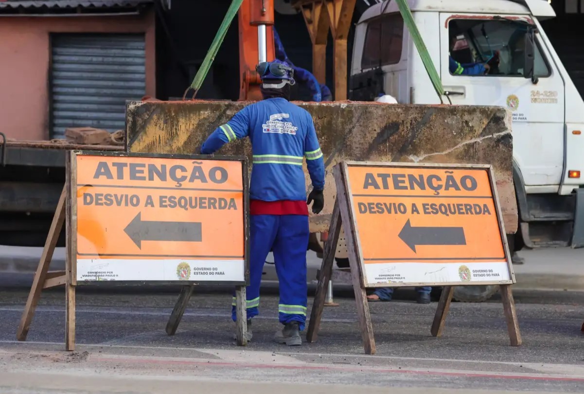 1 de 1 Desvios pedem atenção ao fluxo de carros e caminhões na João Paulo II, na Enéas Pinheiro, na Dr. Freiras e na Almirante Barroso.