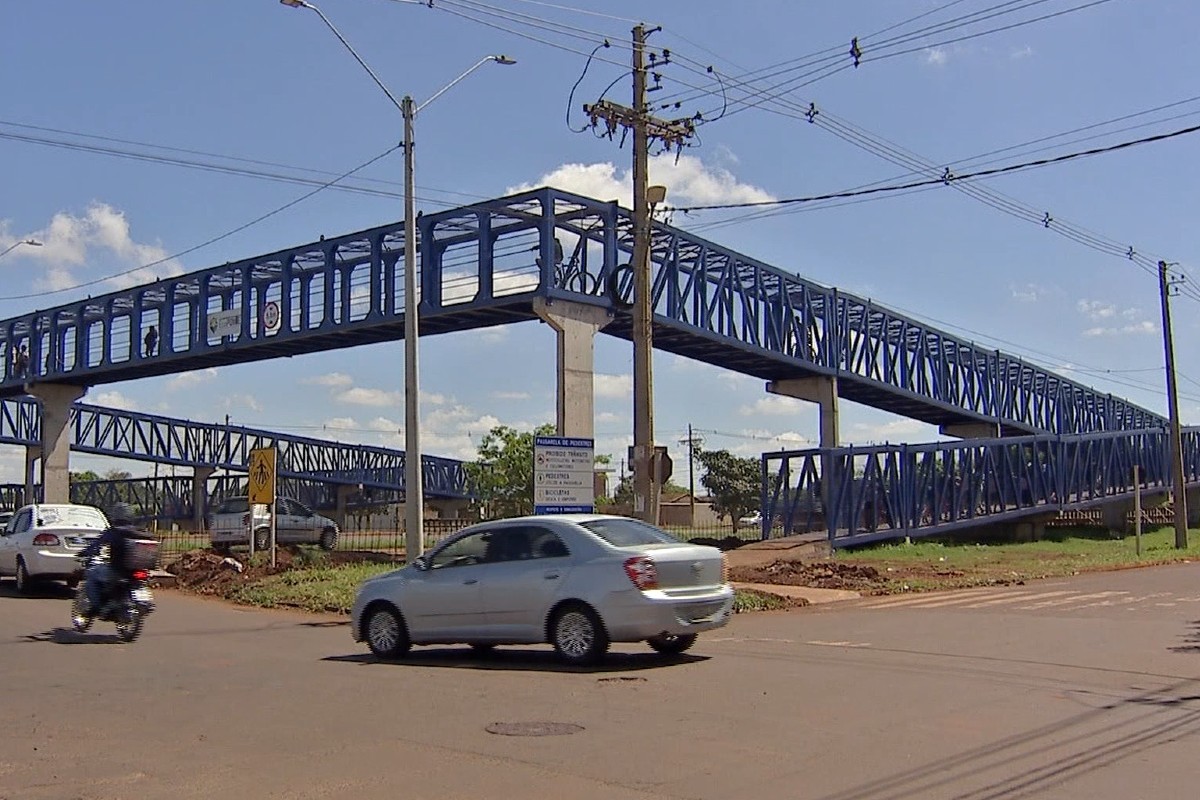 1 de 1 Passarela na MS-156, em Dourados (MS).