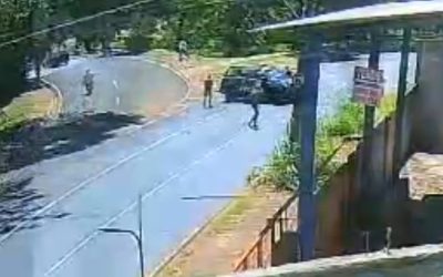 1 de 8 Policiais bloqueiam a Via Norte em Ribeirão Preto, SP, após abordagem a carro de suspeitos de transportar armas