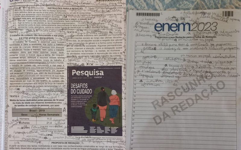 1 de 2 Rascunho da redação do Enem da estudante Caroline Souza, que tirou nota mil, em Goiânia, no Enem 2023