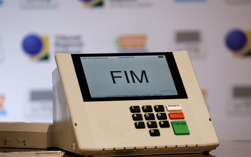 1 de 3 Urna eletrônica exibida em evento do Tribunal Regional Eleitoral do Rio de Janeiro (TRE-RJ), no Rio