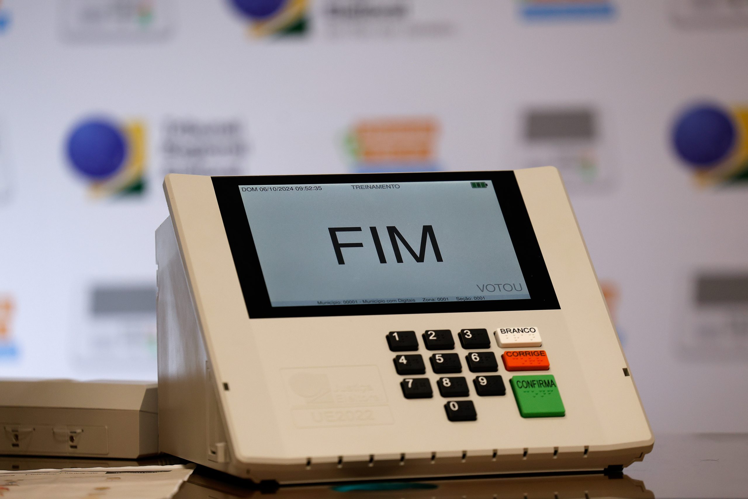 1 de 3 Urna eletrônica exibida em evento do Tribunal Regional Eleitoral do Rio de Janeiro (TRE-RJ), no Rio