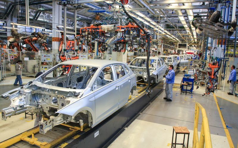 1 de 3 Linha de montagem da fábrica da Volkswagen em Taubaté (SP)
