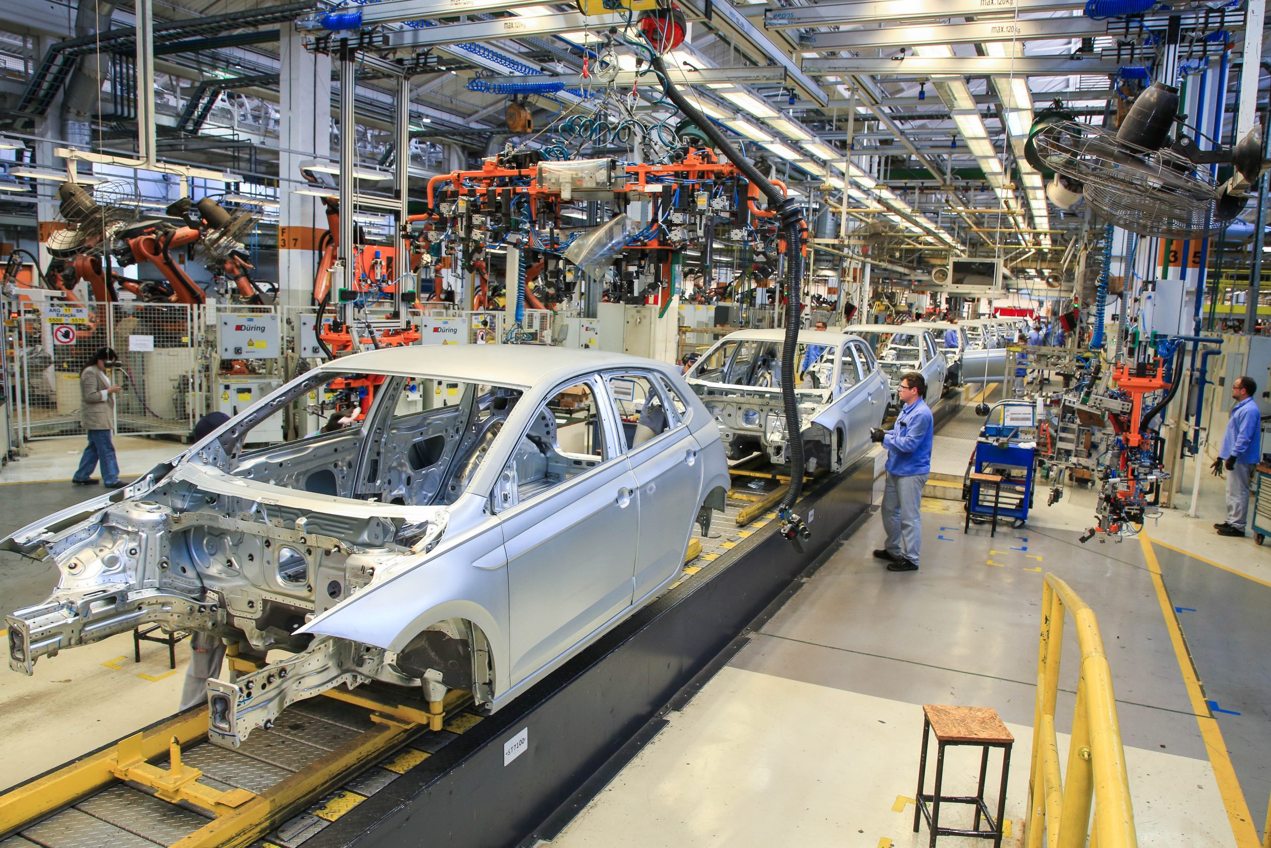 1 de 3 Linha de montagem da fábrica da Volkswagen em Taubaté (SP)